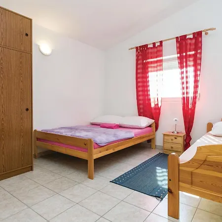 Iii Apartment