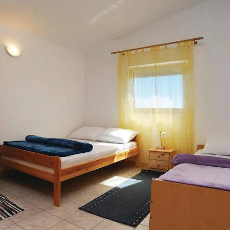 Apartment Iii Vir