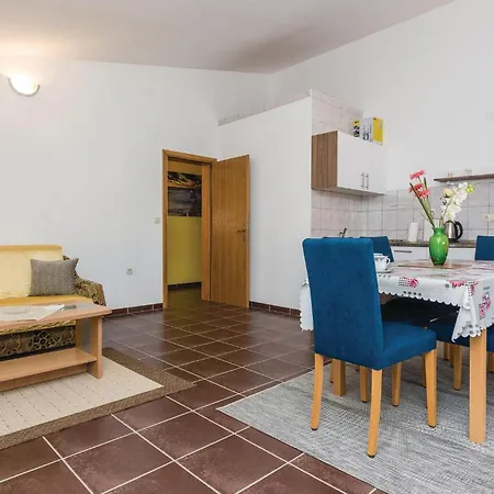 Iii Apartment