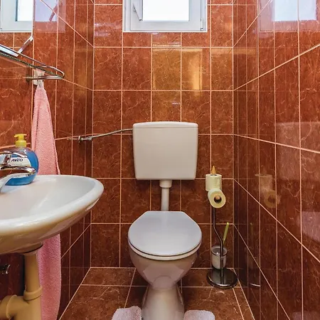 Apartment 3 Bedroom Awesome In