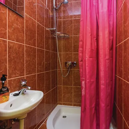 3 Bedroom Awesome In *